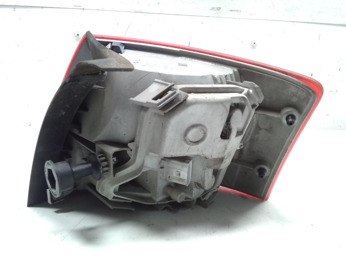 Audi A4 8E B7 Avant Kombi original Rückleuchte Heckleuchte links Bj.2006