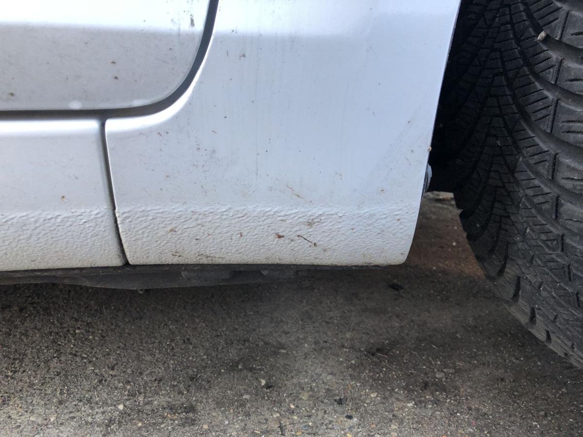 Suzuki Swift NZ Kotfl&uuml;gel vorn rechts Beifahrerseite Seitenwand weiss unbekannt