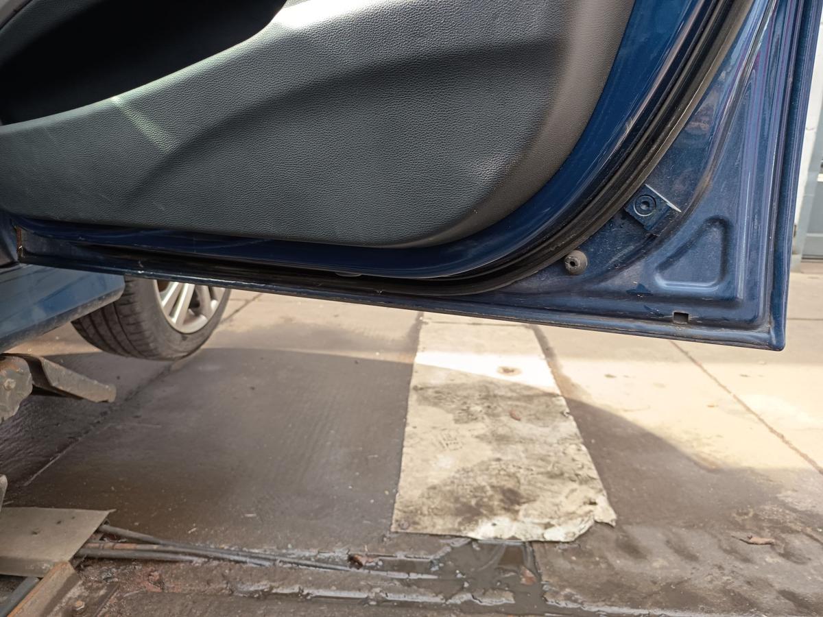 BMW 3er E90/91 original T&uuml;r vorn rechts Beifahrer Roh Rost A07 Mysticblau Bj2006