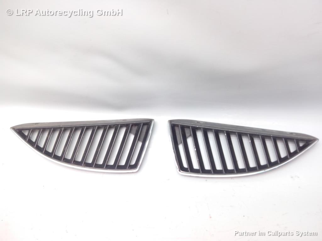 Mitsubishi Lancer CS Grill Kühlergrill links und rechts MN126473 MN126474 BJ2003