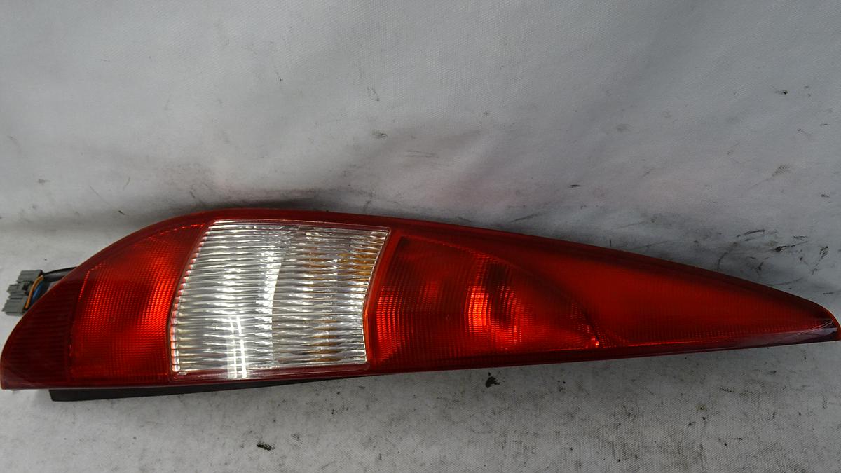 Ford Mondeo III Tunier BWY Bj2003 Rückleuchte Heckleuchte links rot weiss