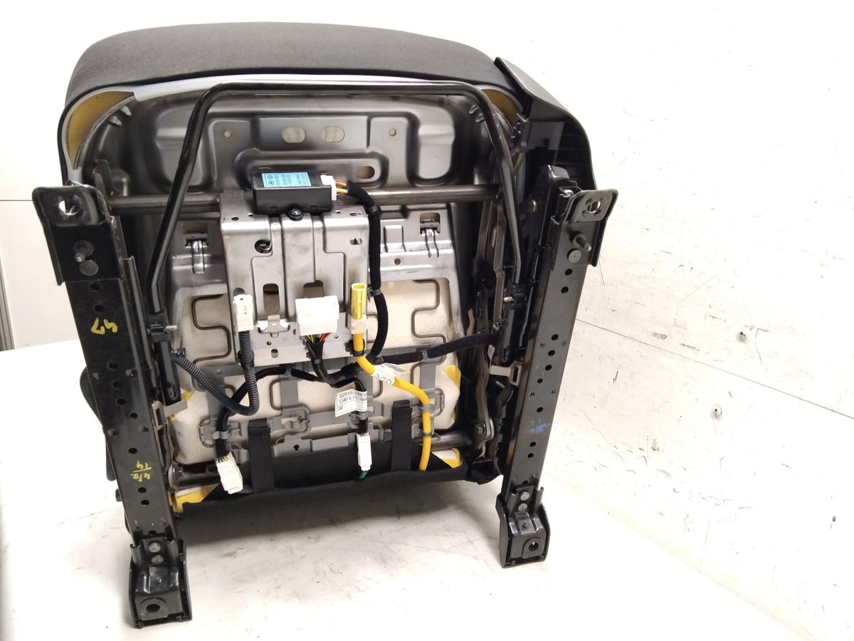 Hyundai i30 Kombi GD original Sitz vorn links Fahrersitz Stoff beheizt BJ2015