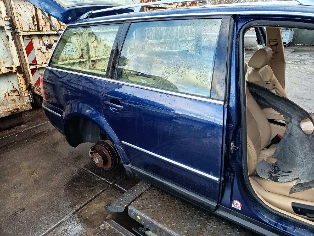VW Passat 3BG Kombi original T&uuml;r hinten rechts Fond D5Q Shadow Blue Bj 2004