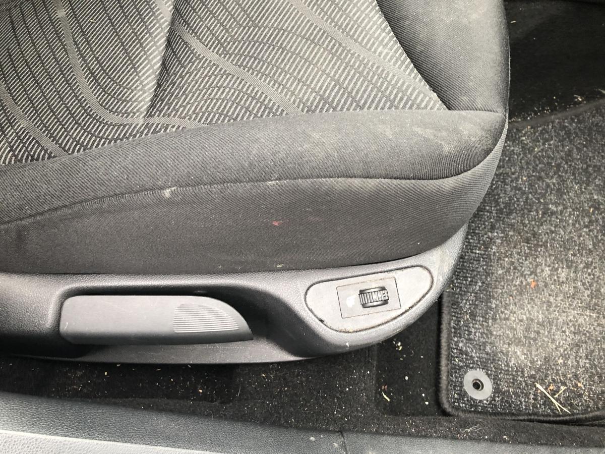 Peugeot 308 SW 4E 4H Sitz vorn rechts Beifahrersitz Heizung Autositz Stoffsitz