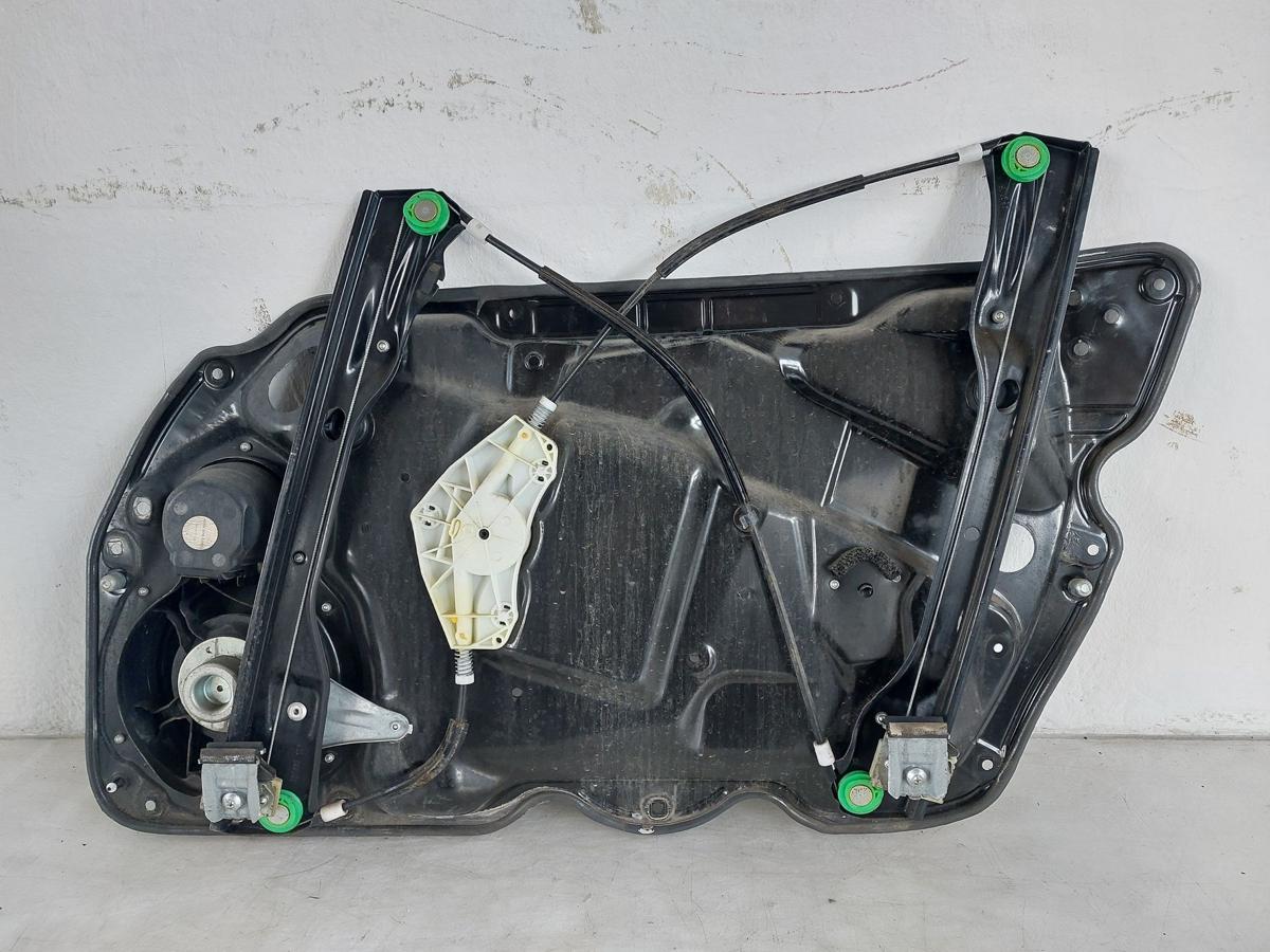 VW Passat 3C B7 Variant Fensterheber vorn links Motor Mechanik Grundplatte