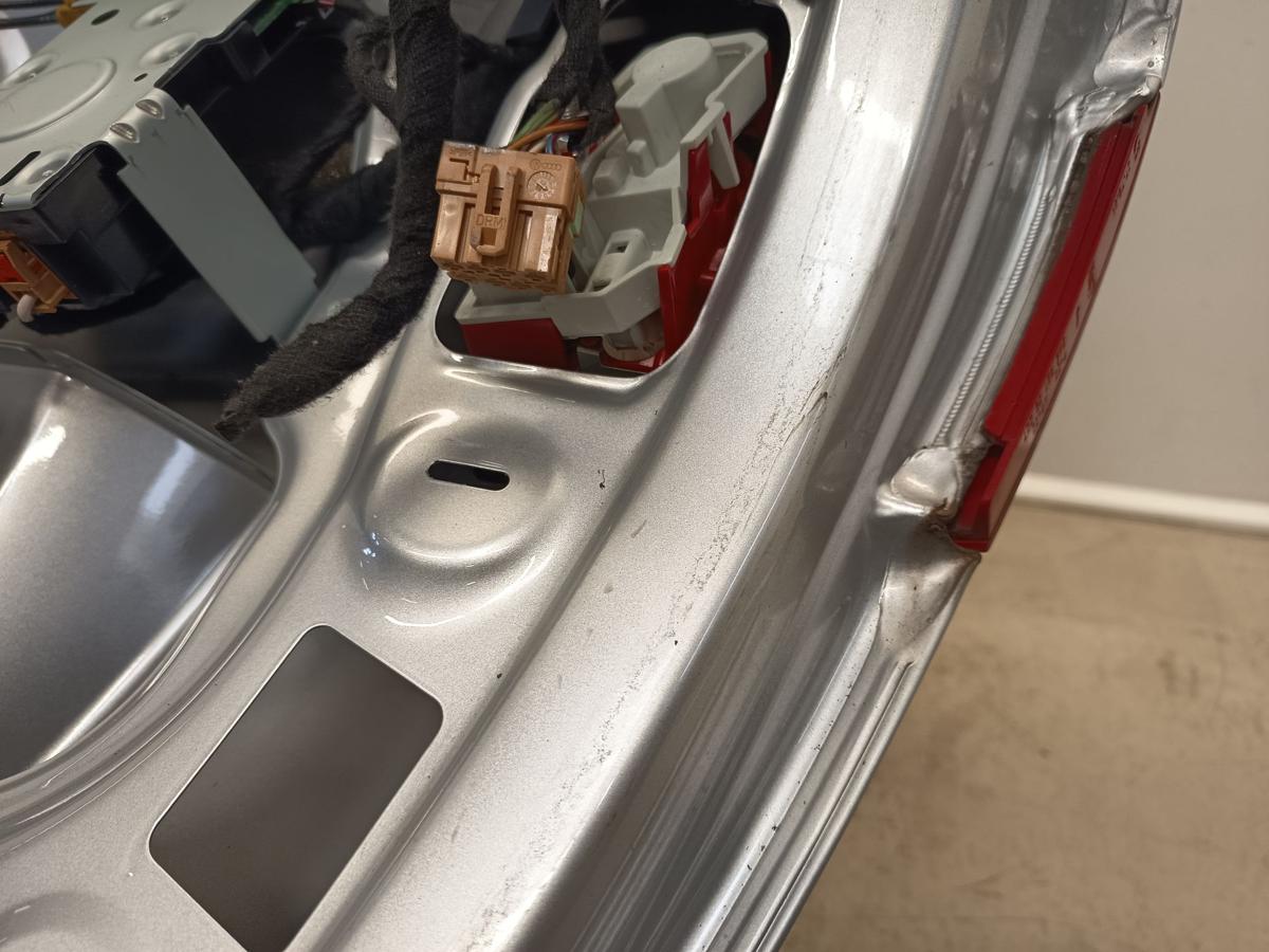 Audi A3 8P vor Facelift original Heckklappe mit Scheibe LY7W Lichtsilber Bj 2006