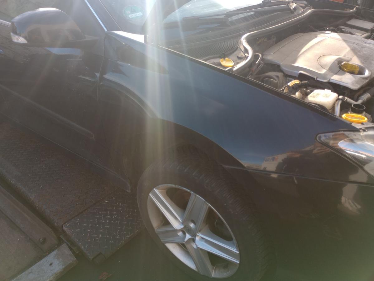 Renault Laguna 3 Grandtour orig Kotflügel rechts 676 Perlmuttschwarz met Bj 10