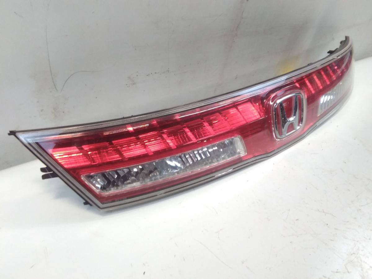 Honda Civic 8 FK2 original R&uuml;ckleuchte Heckblende Mitte 5t&uuml;rig Facelift BJ2009