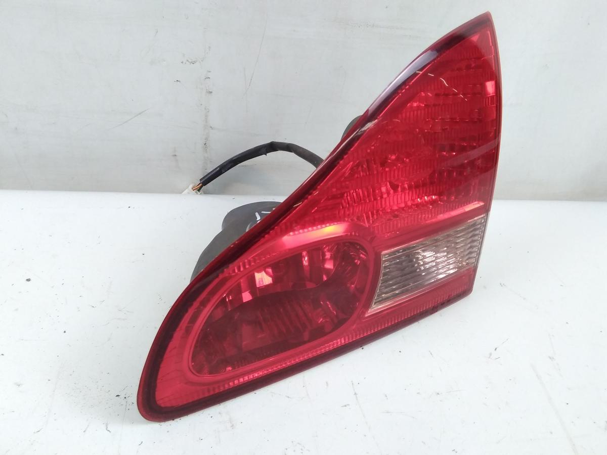 Toyota Avensis Verso original Rückleuchte Heckleuchte innen rechts Bj.2001