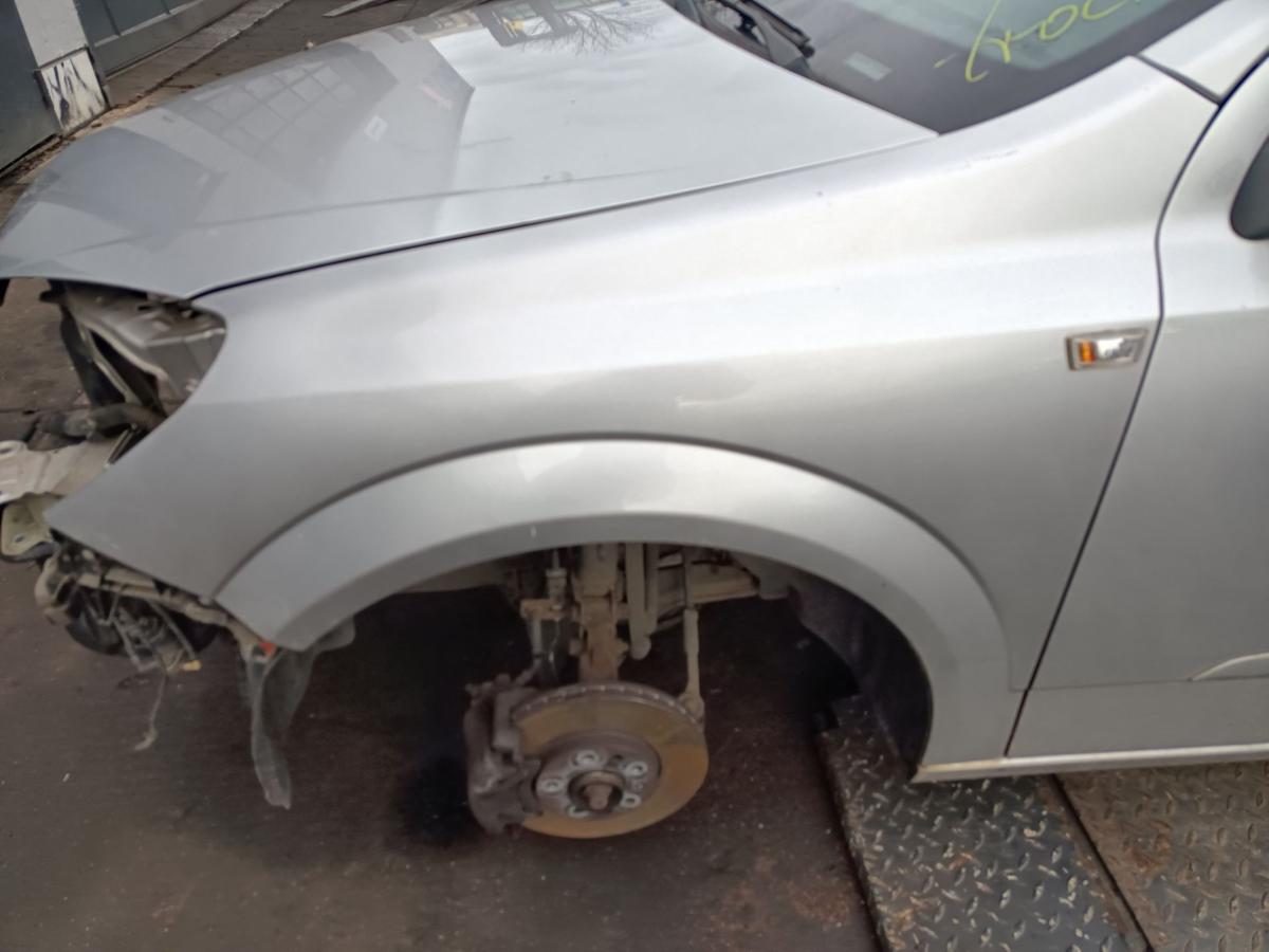 Opel Astra H Caravan ab 2007 original Kotflügel links Fahrer Z157 Starsilber III