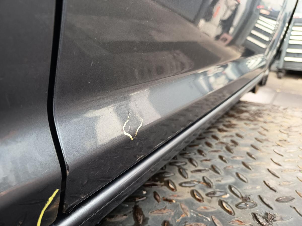 VW Touran 1T original Tür vorn rechts Beifahrer D7X Platingrau Bj 2006