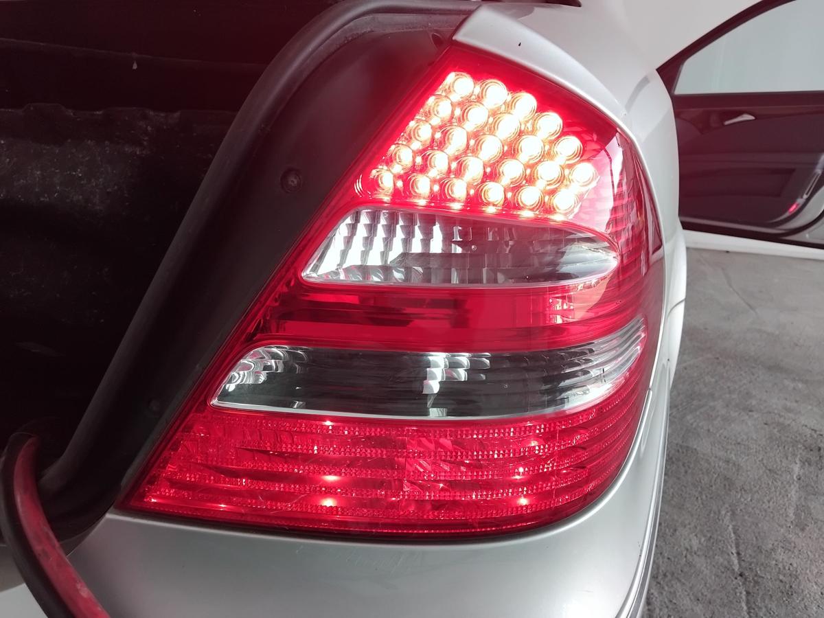 Mercedes E-Klasse W211 orig R&uuml;ckleuchte Heckleuchte rechts LED BJ2004 Limousine