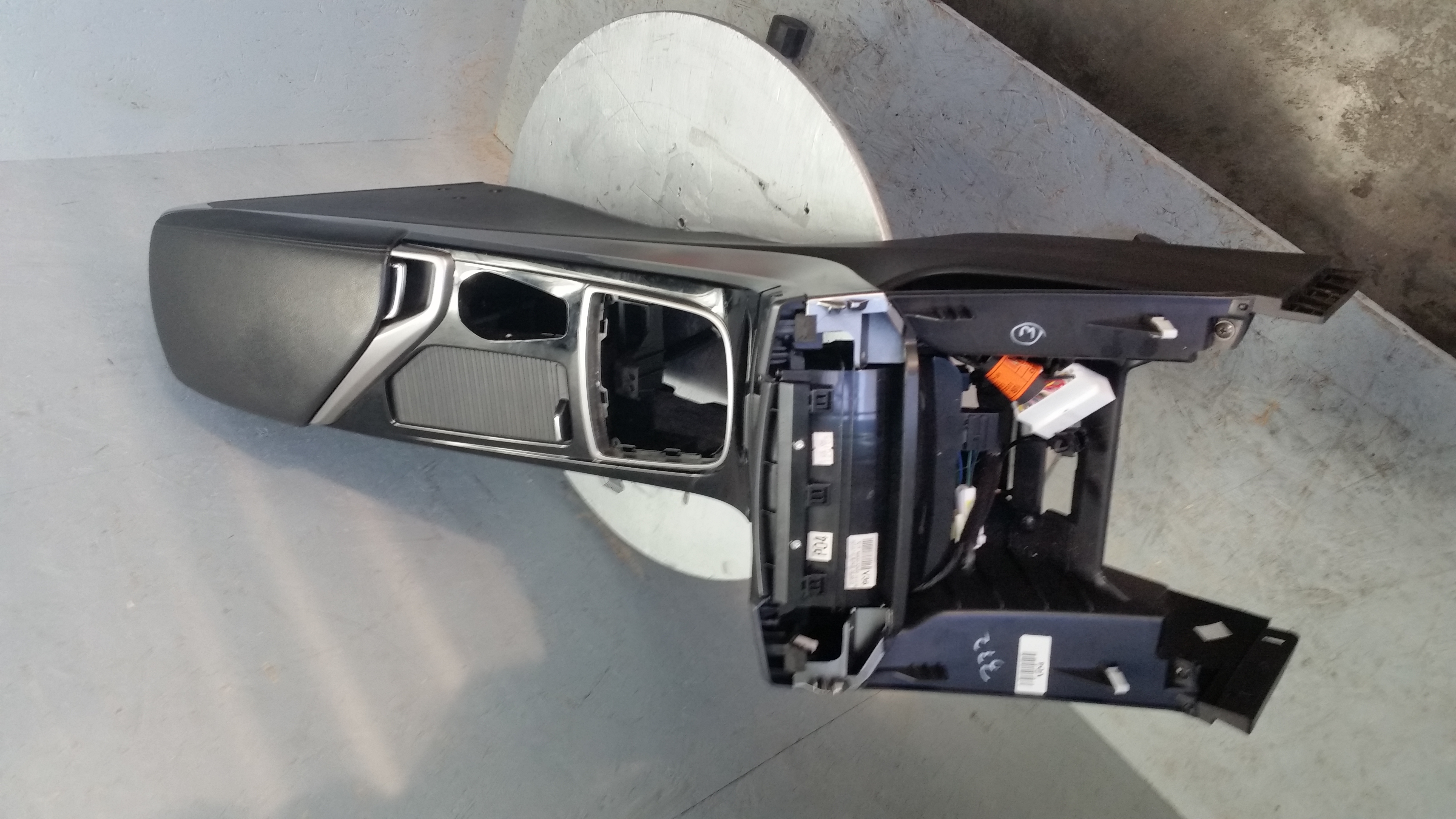 Hyundai i40 orig Mittelkonsole Armlehne Leder Schalter Sitzheizung Bj 2012