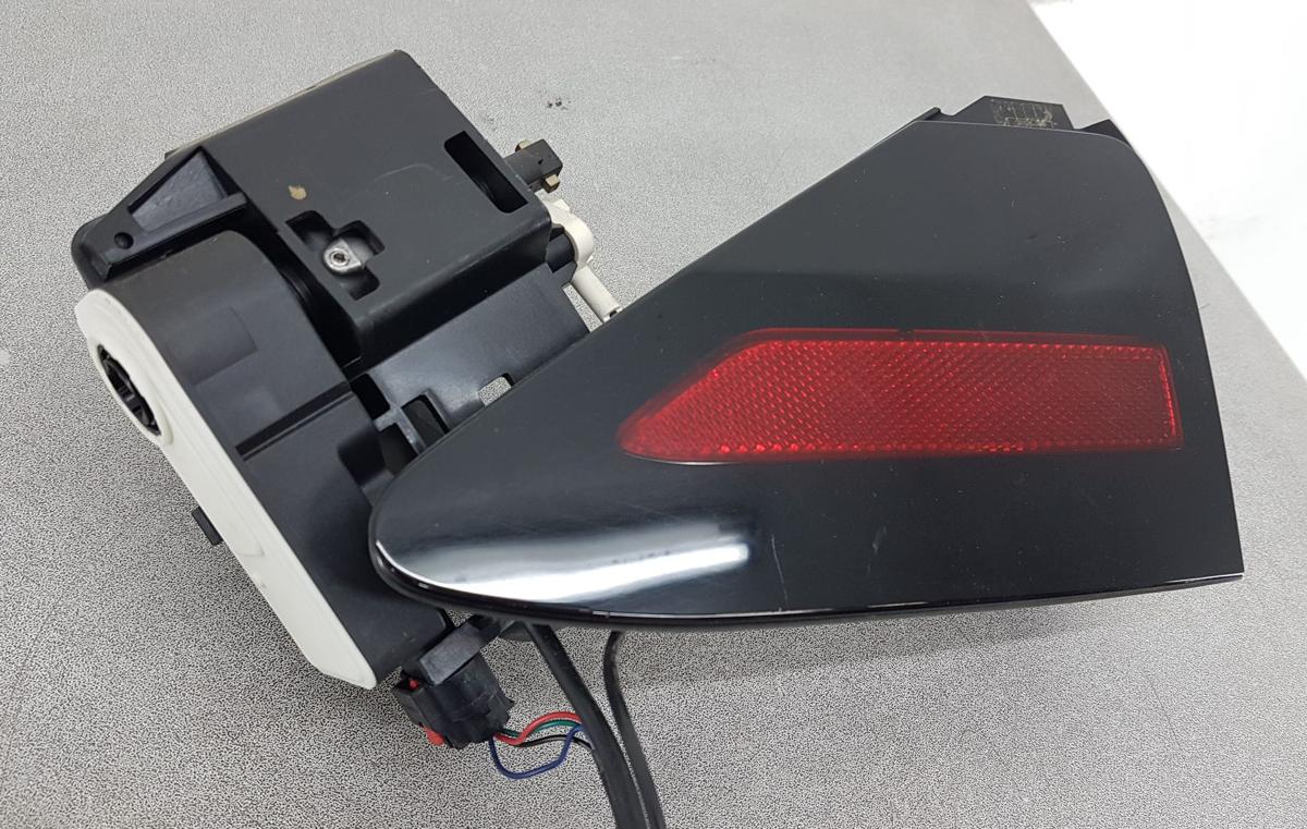 Tesla Model X Facelift Ladeklappe Blende Seitenteil links Bj2022 1553611-00-C