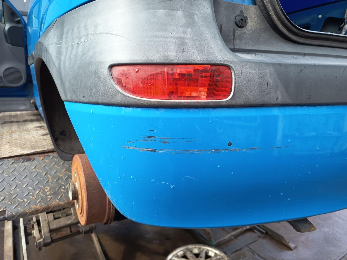 Opel Corsa C original Sto&szlig;stange F&auml;nger hinten Heck Z20A Arubablau Bj 2001