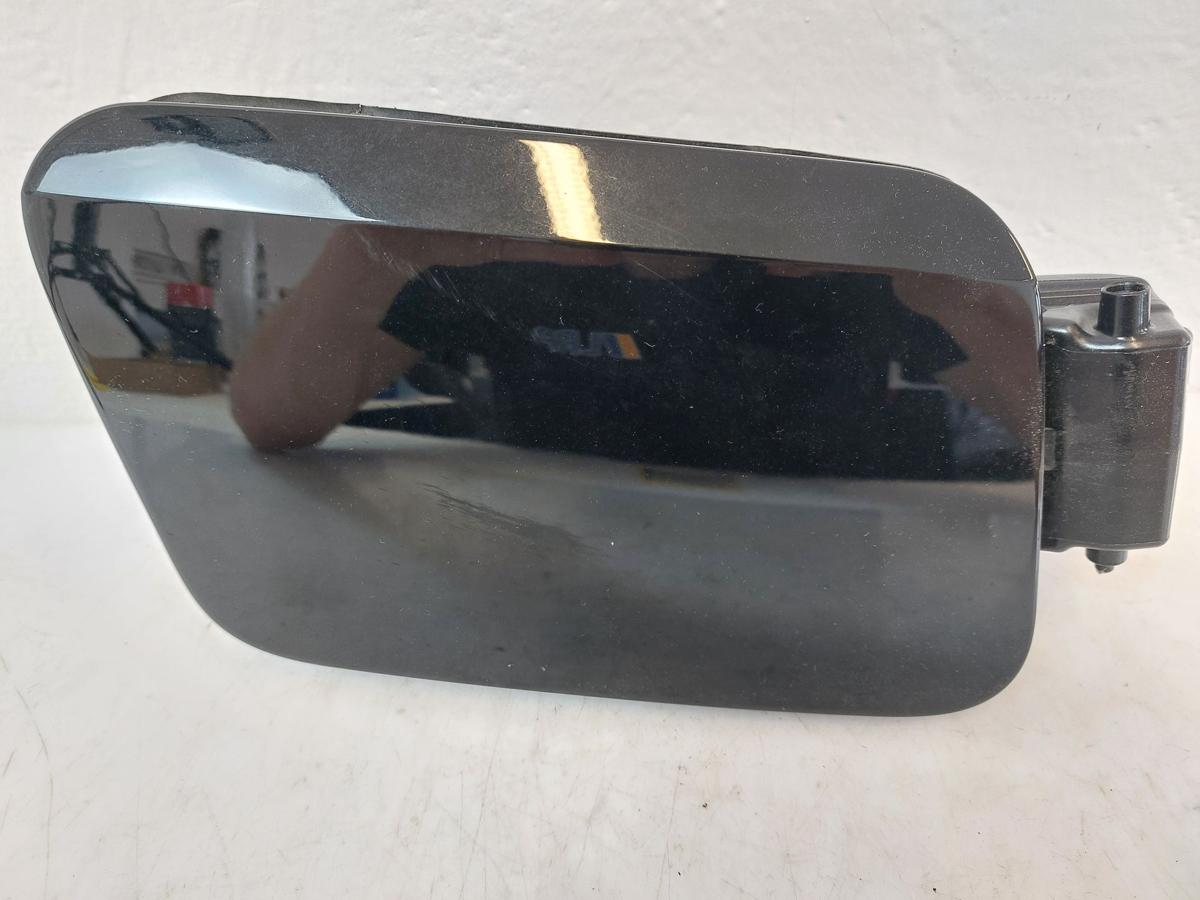 Audi Q2 Typ AG Tankklappe Tankdeckel Tankverschluss LY9B brillantschwarzmetallic