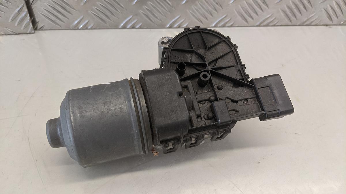 Peugeot 208 CA CC Wischermotor Motor Wischer vorn Bosch 0390241540