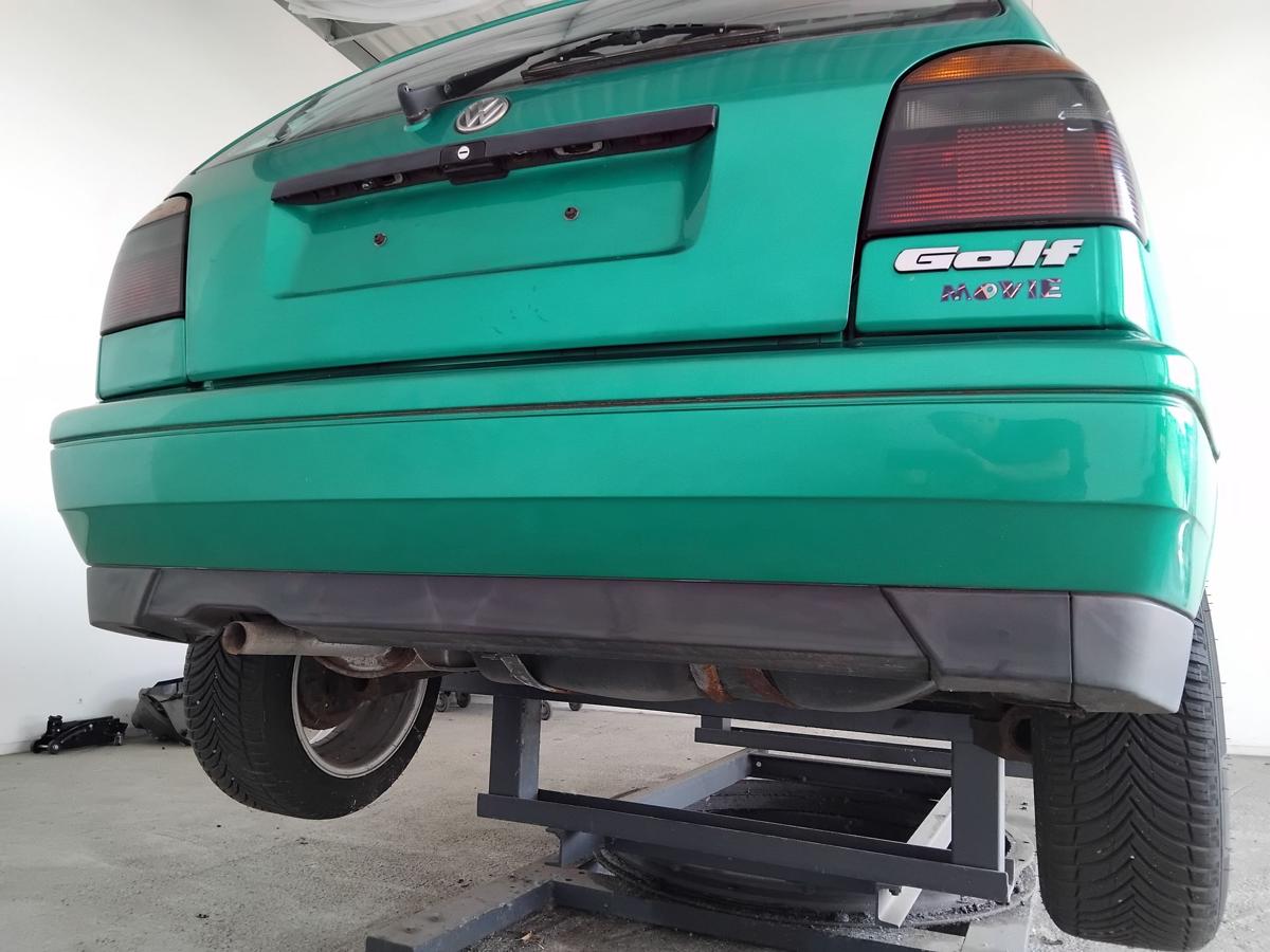 VW Golf 3 1H orig Sto&szlig;f&auml;nger Sto&szlig;stange hinten LD6P fashiongr&uuml;n Flie&szlig;heck BJ1995