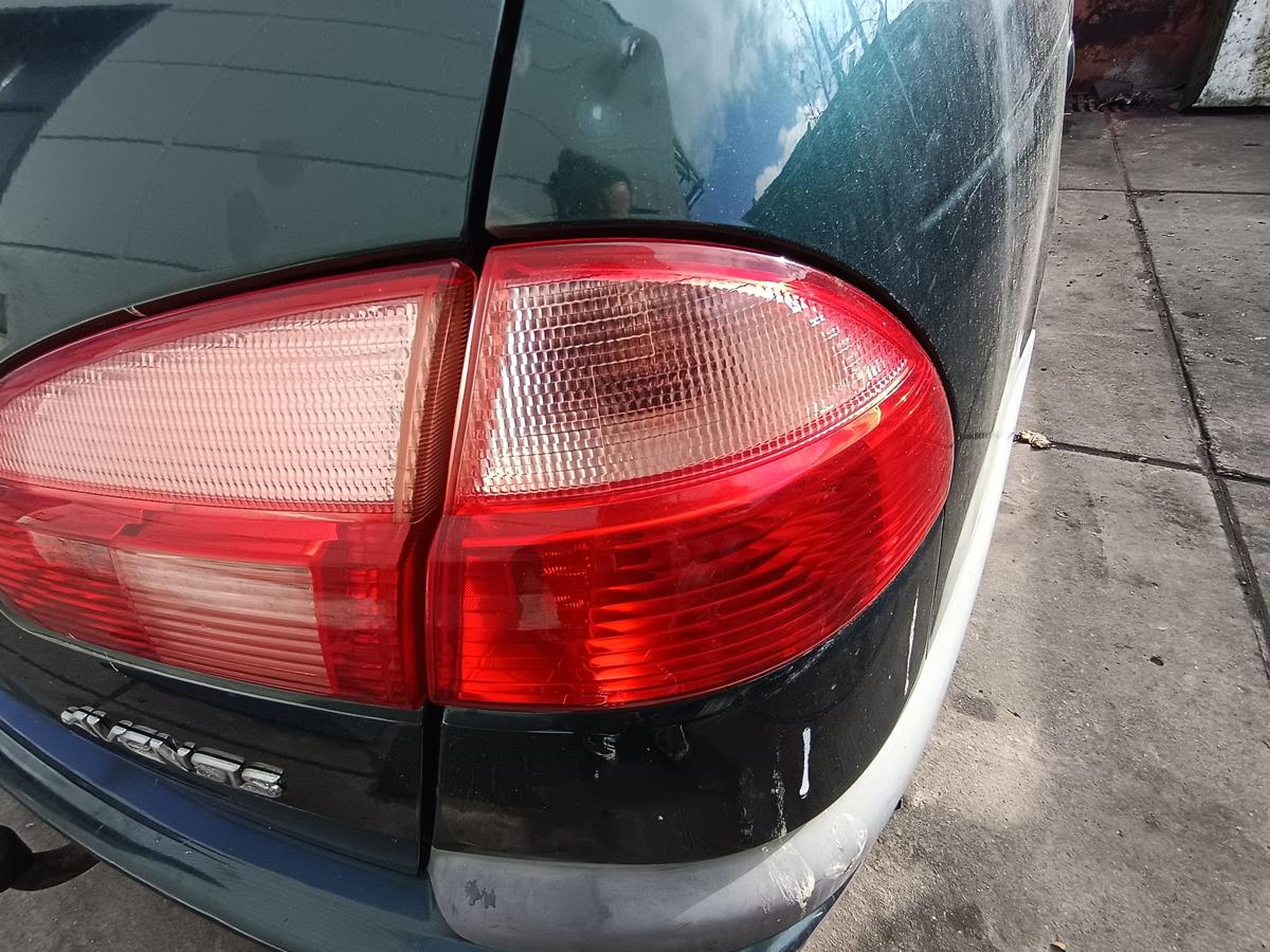 Toyota Avensis T22 Kombi original R&uuml;ckleuchte rechts au&szlig;en Facelift Bj 2001