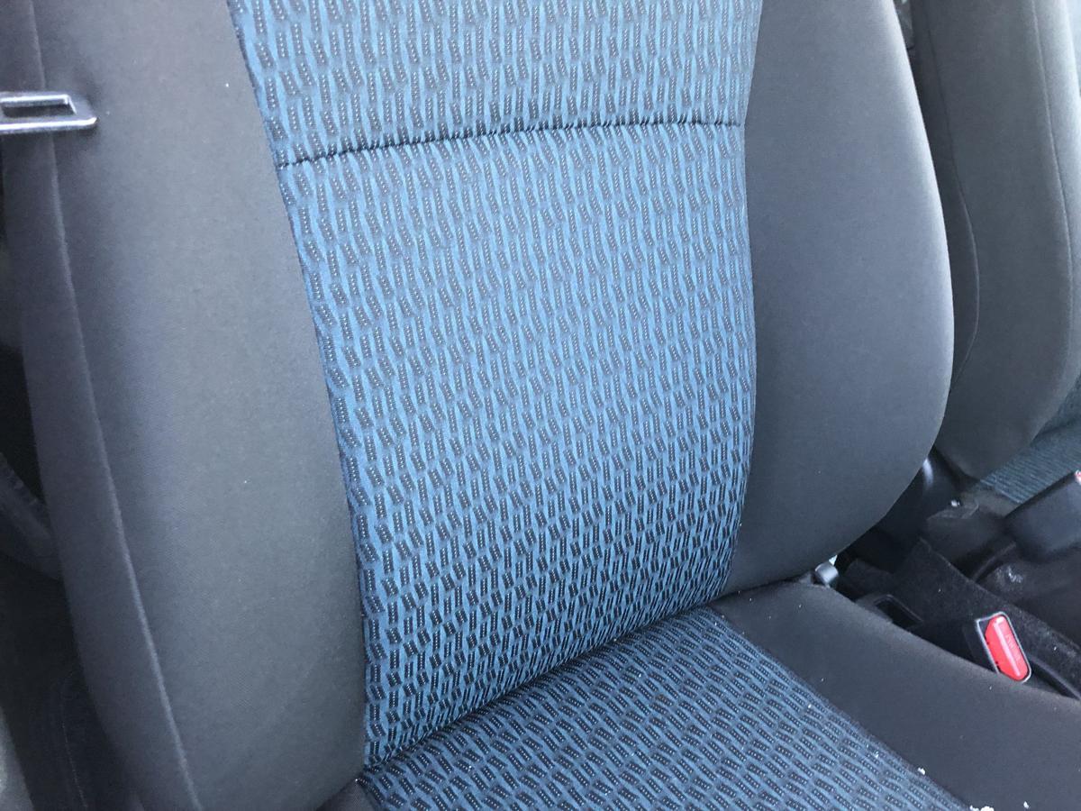 Toyota Yaris XP13 Sitz vorn rechts Beifahrersitz Stoff nur f&uuml;r 5 t&uuml;rer Autositz