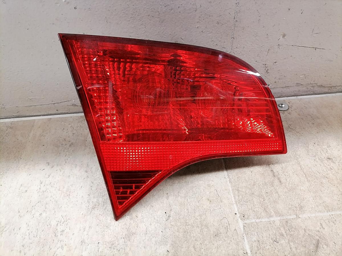 Audi A4 8E B7 Avant 04-08 Rücklicht links innen Rückleuchte Heckleuchte 8E9945093A