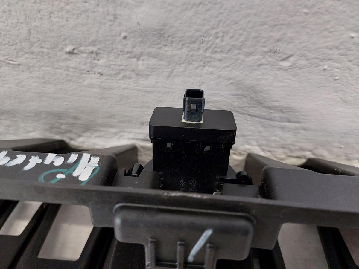 NIO EL6 Elektro SUV Halter mitte Sto&szlig;f&auml;nger hinten mit Keyless Empf&auml;nger