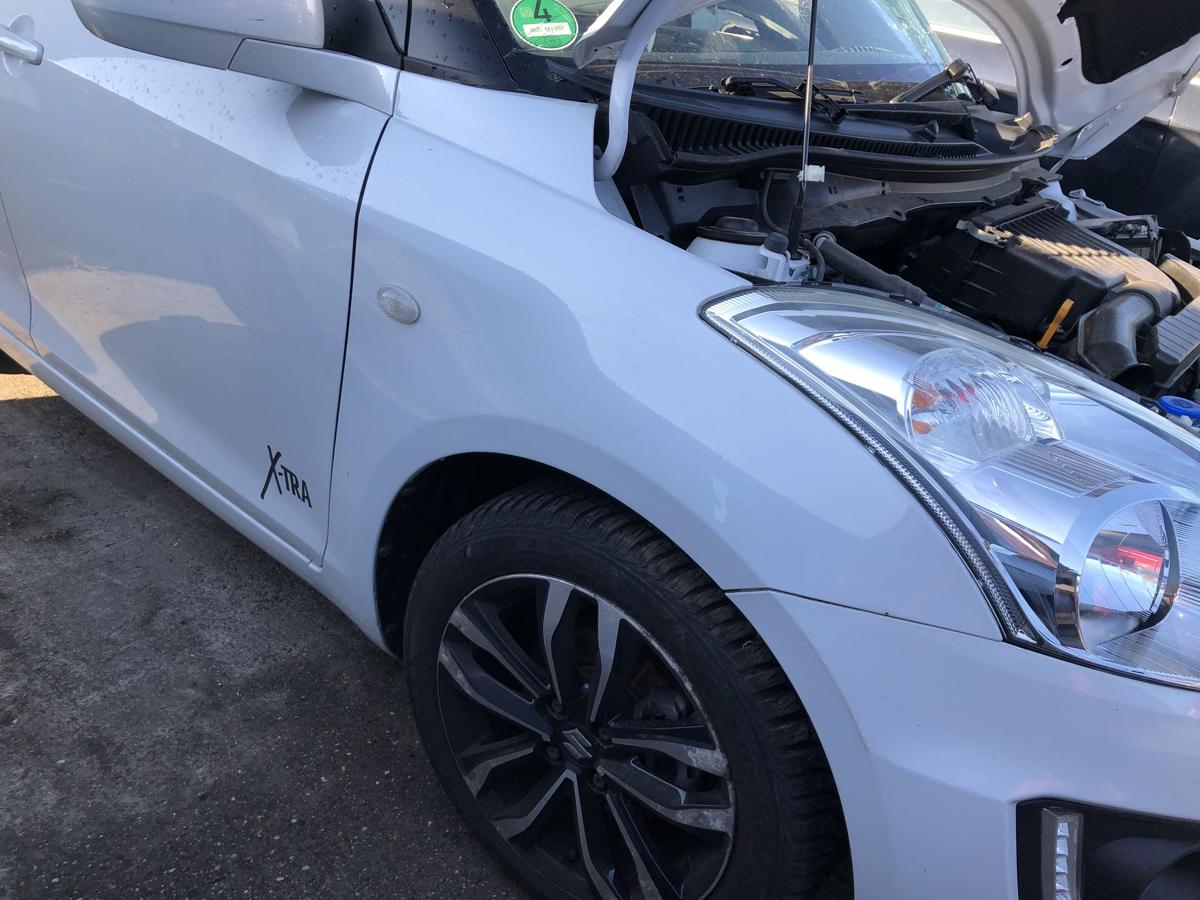 Suzuki Swift NZ Kotfl&uuml;gel vorn rechts Beifahrerseite Seitenwand weiss unbekannt