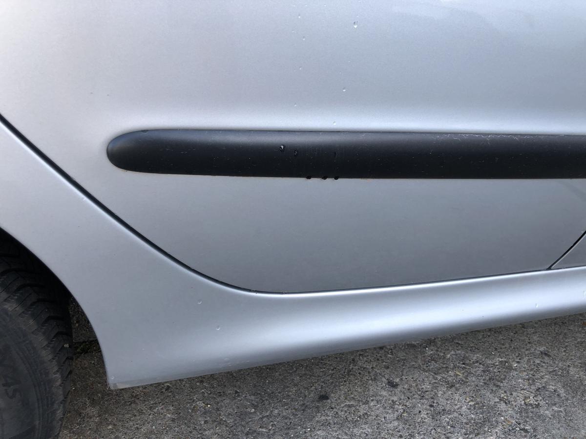 Peugeot 206+ T&uuml;r hinten rechts Fondt&uuml;r im Rohbau EZR Aluminiumgrau Metallic
