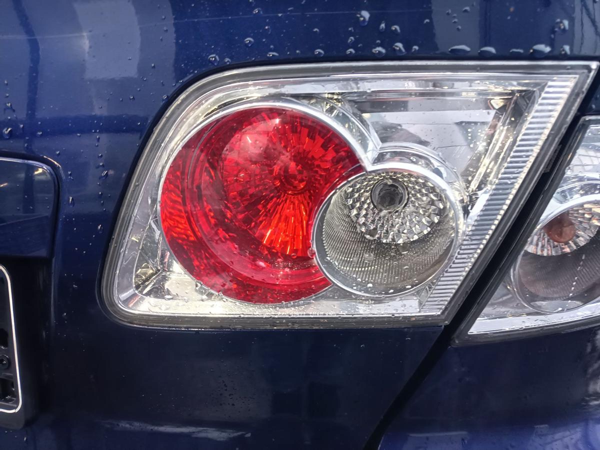 Mazda 6 GG Limo original R&uuml;ckleuchte links innen vor Facelift 02-05 Bj 2002