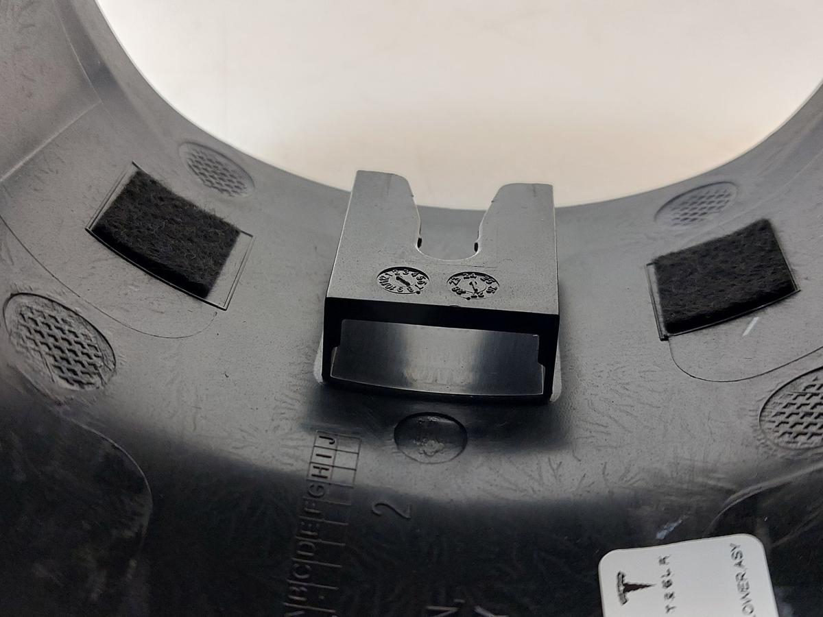 Tesla Model Y Juniper Verkleidung Lenks&auml;ule Abdeckung Lenks&auml;uelnverkleidung OEM