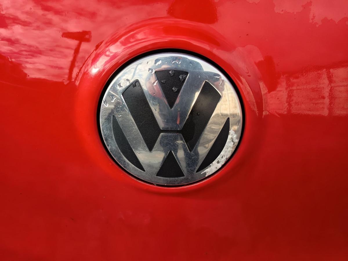 VW Golf V original Heckklappe mit Scheibe Klappe hinten LY3D Tornadorot Bj 2004 VW Golf V original Heckklappe mit Scheibe Klappe hinten LY3D Tornadorot Bj 2004