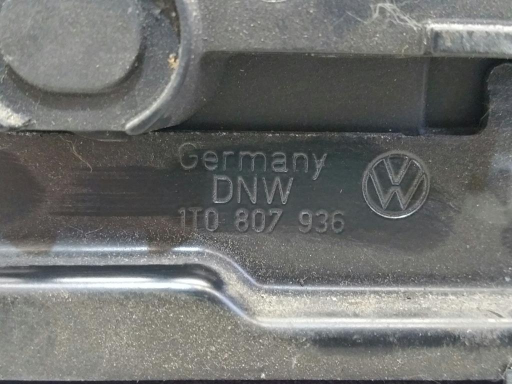 VW Caddy 2K Bj.04 orig. Halter Einschub rechts Stoßfänger 1T0807050