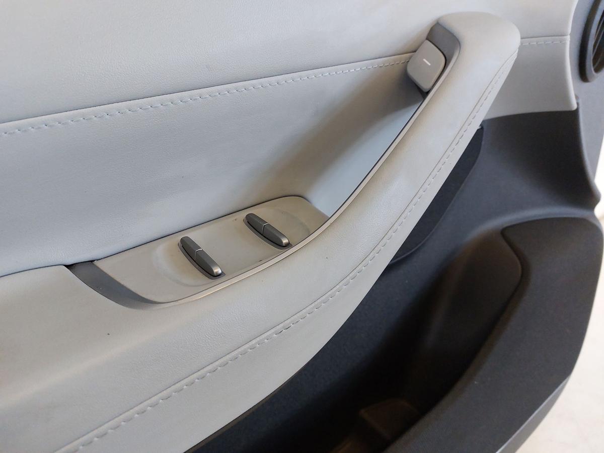 NIO EL6 Elektro SUV T&uuml;rverkleidung vorn links Innenverkleidung T&uuml;r Fahrerseite