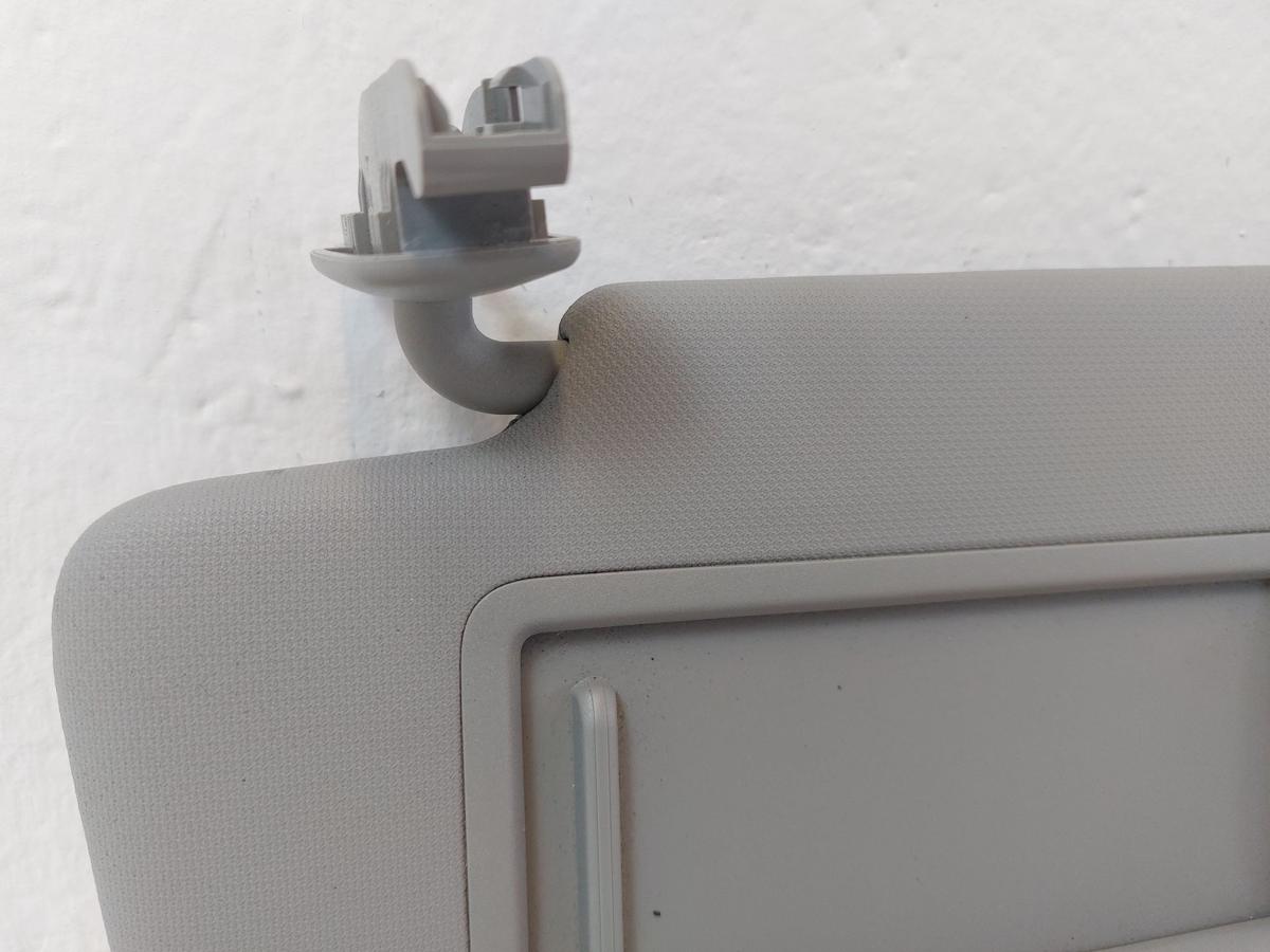 Audi Q2 Typ AG Sonnenblende links mit Spiegel