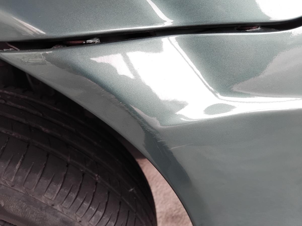 Mazda 323 F BJ orig Stossf&auml;nger Sto&szlig;stange vorn BJ2001 Facelift 23G orient green pearl