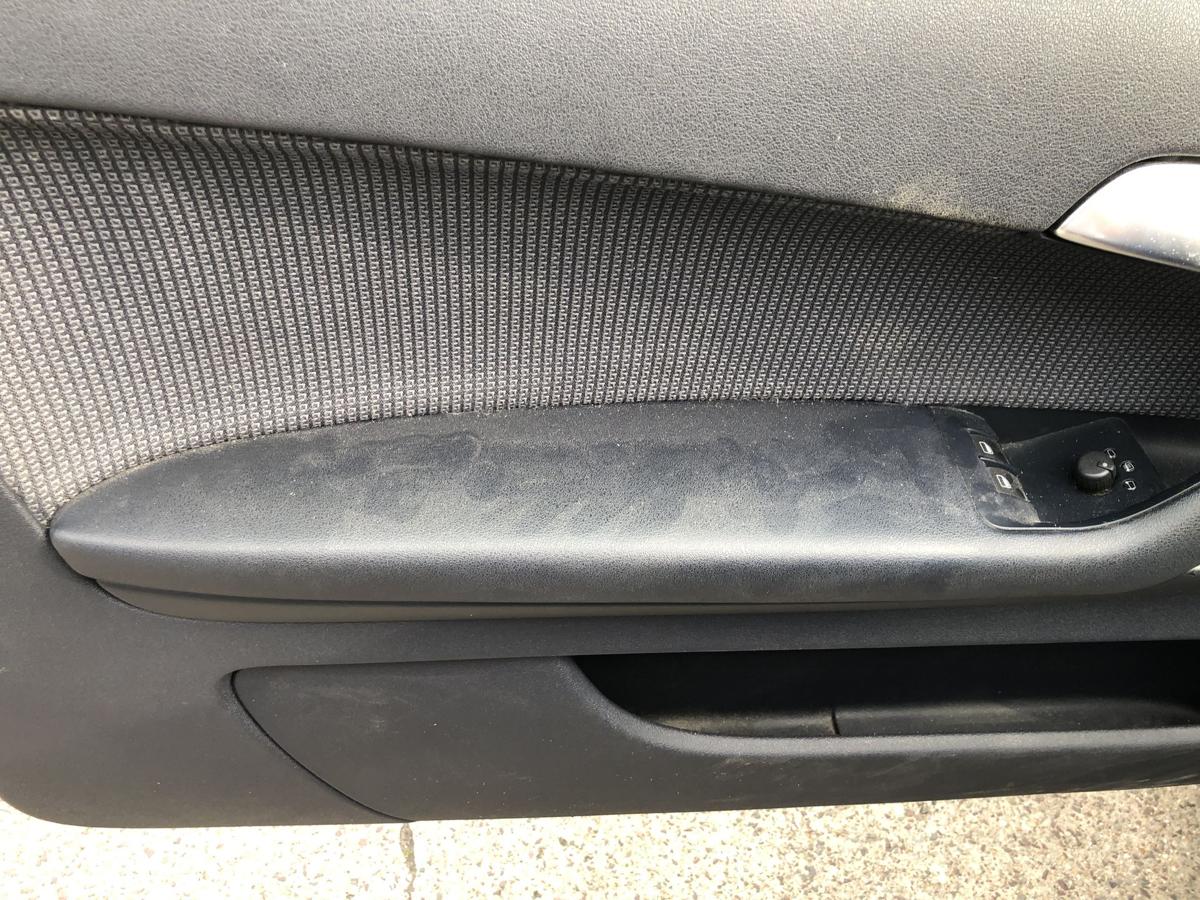 Audi A3 8P ab05 T&uuml;rverkleidung vorn links Innenverkleidung T&uuml;r nur 3 t&uuml;rer