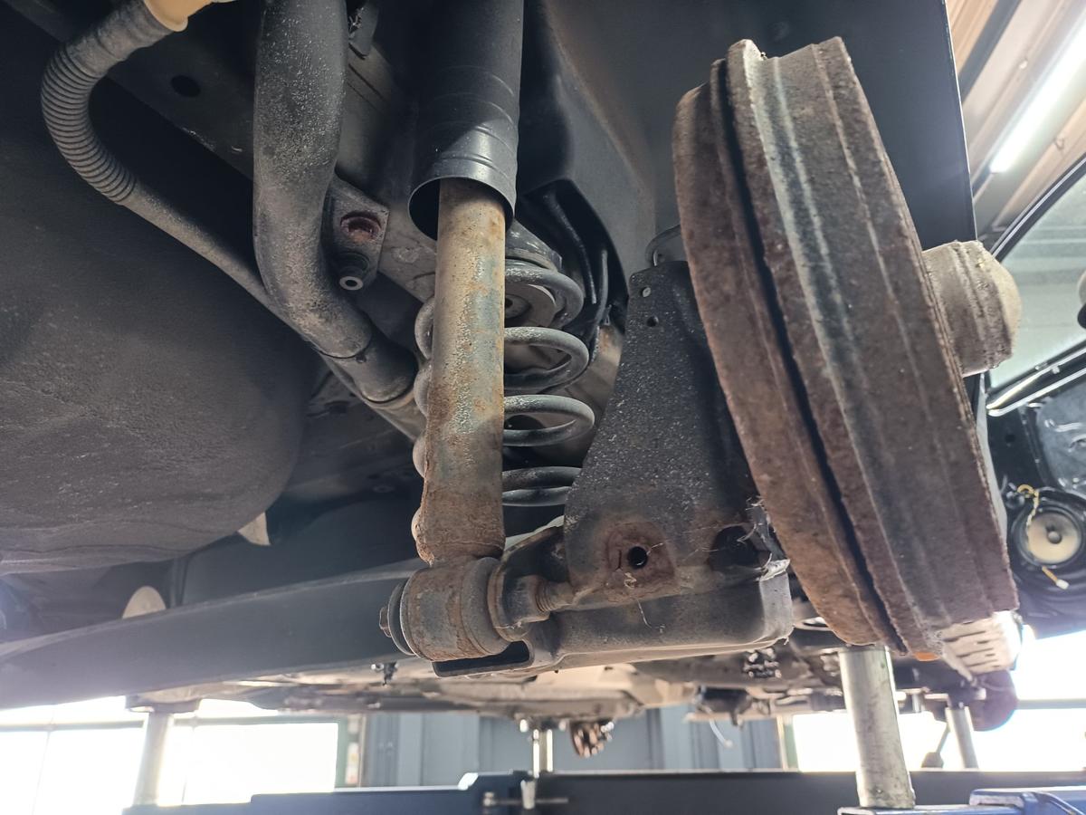 Opel Corsa D original Hinterachse Tr&auml;ger trommelgebremst 150tkm Bj 2007