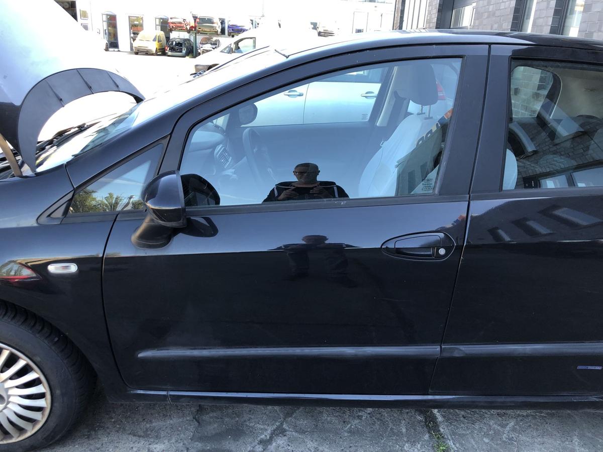 Fiat Grande Punto 199 T&uuml;r vorn links Fahrert&uuml;r 5 t&uuml;rer Roh 891 Nero Provocatore