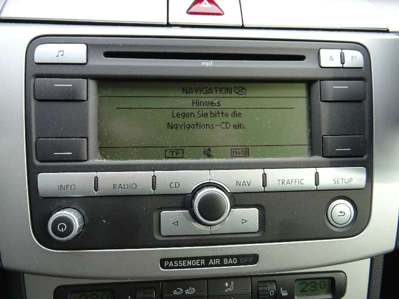 VW Passat 3C Bj.2008 original Radio-Navigationssystem RNS300 1K0035191D inkl. Code