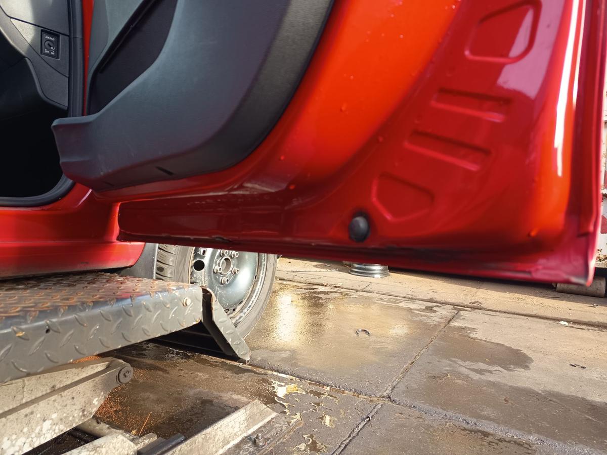 Skoda Fabia 5J orig Tür vorn rechts Beifahrertür LF3K Rot Bj 2011