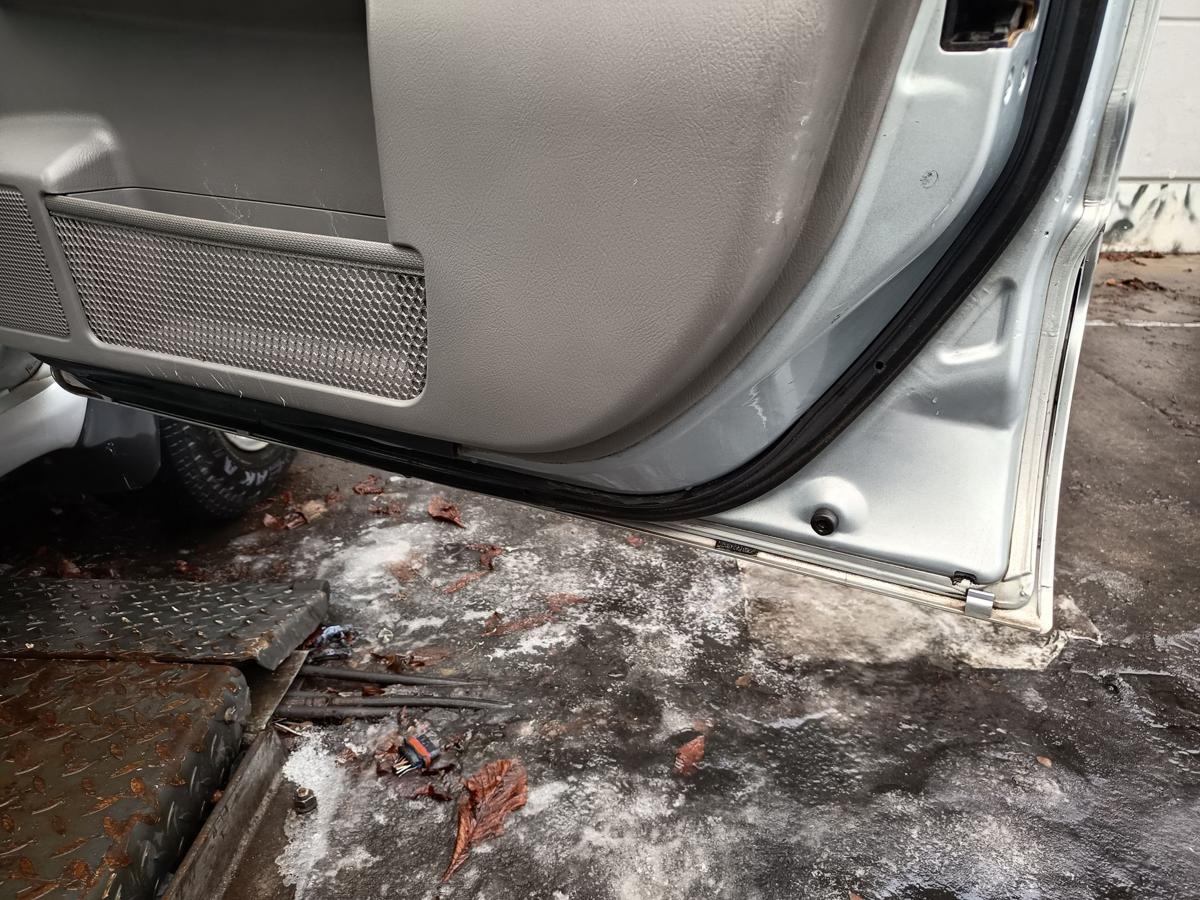 Subaru Forester SG original T&uuml;r vorne rechts 01G Silber Baujahr 2005