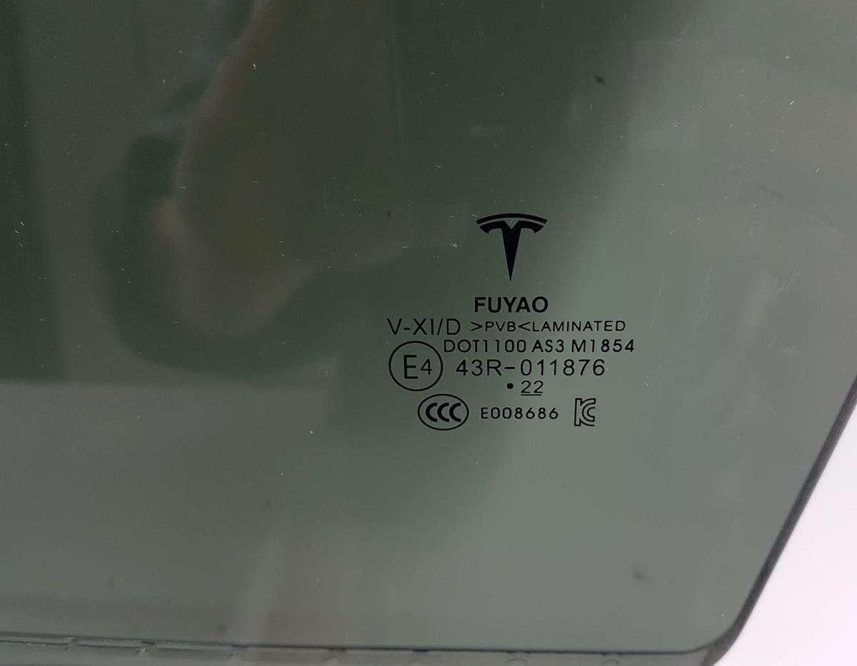 Tesla Model Y T&uuml;rscheibe hinten links abgedunkelt VSG Verbundglas Bj2022