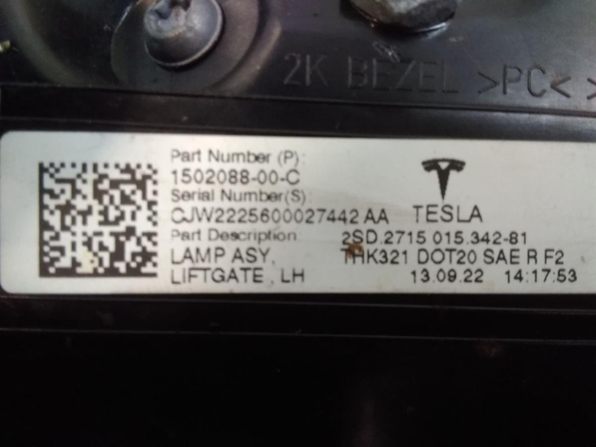 Tesla Model Y original R&uuml;ckleuchte Schlussleuchte links innen LED BJ2023