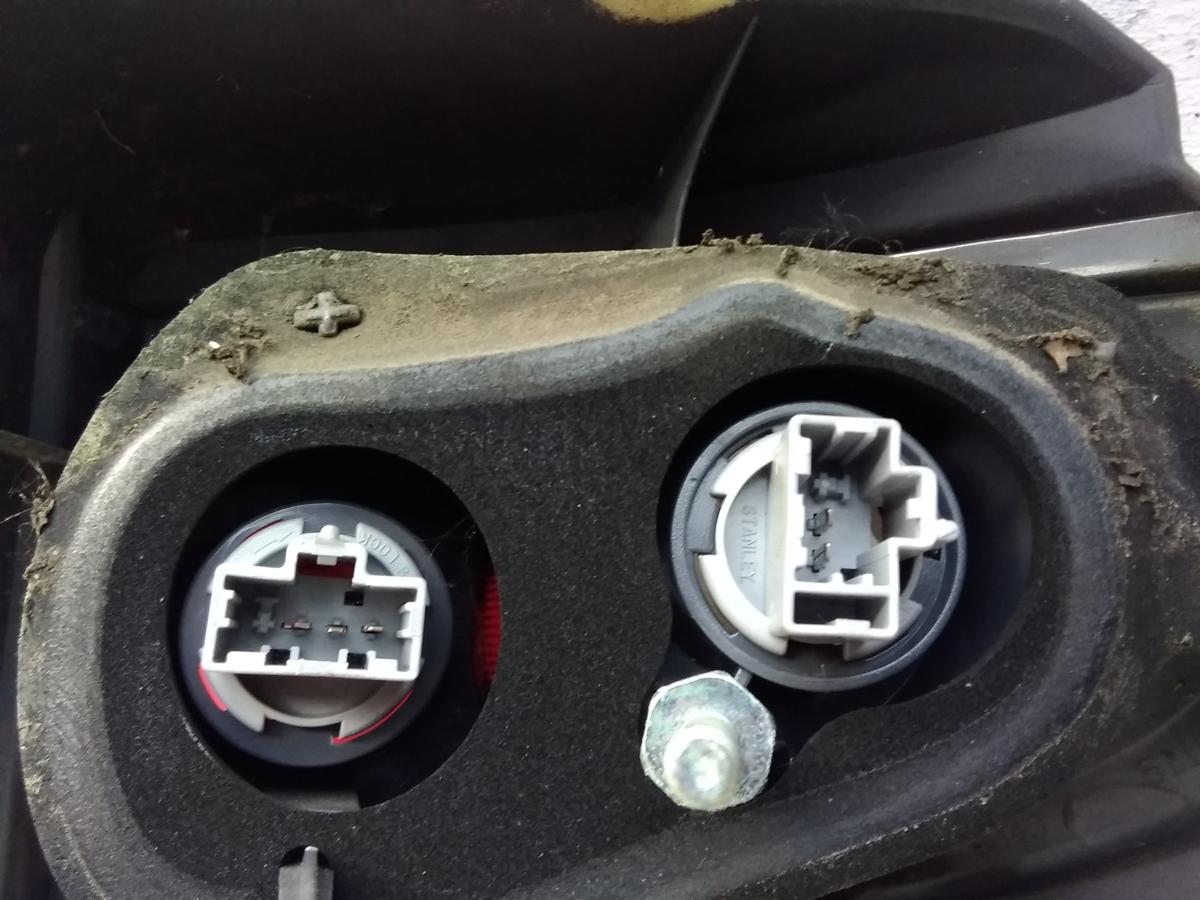 Mazda 2 DY original R&uuml;ckleuchte Heckleuchte links Facelift BJ2007