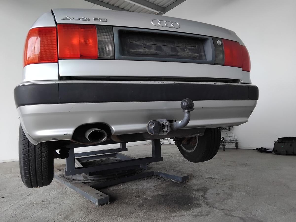 Audi 80 B4 Limousine orig Sto&szlig;stange Sto&szlig;f&auml;nger hinten BJ1992 LY7T Kristallsilber