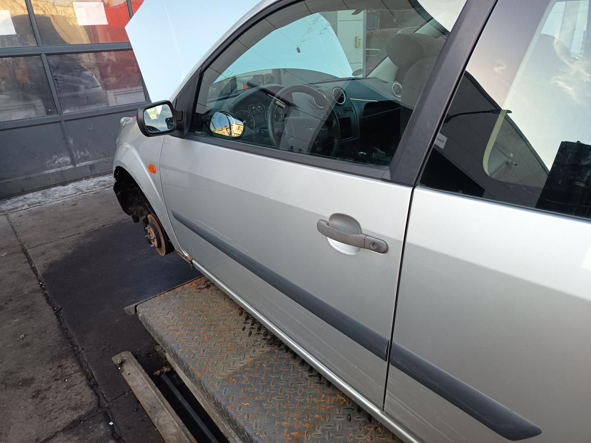 Ford Fiesta VI 3t&uuml;rer original T&uuml;r links Fahrer Polarsilber Bj 2006