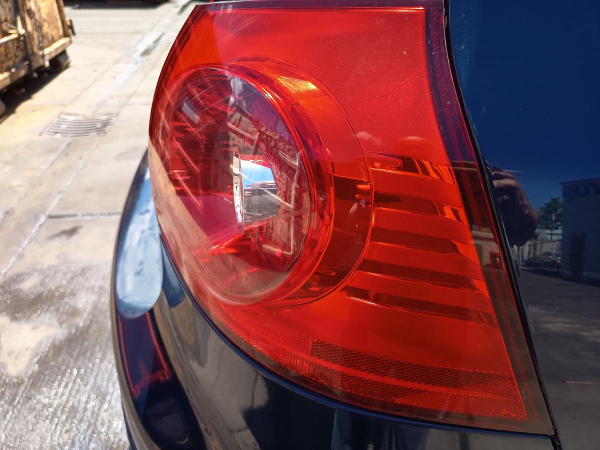 VW Golf V Limo original R&uuml;ckleuchte rechts Heck Schlusslicht Bj 2003