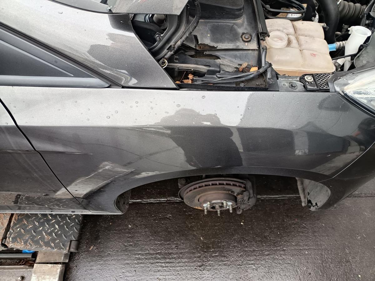 Ford Focus III original Kotfl&uuml;gel rechts Magnetic Grau Facelift Bj 2015