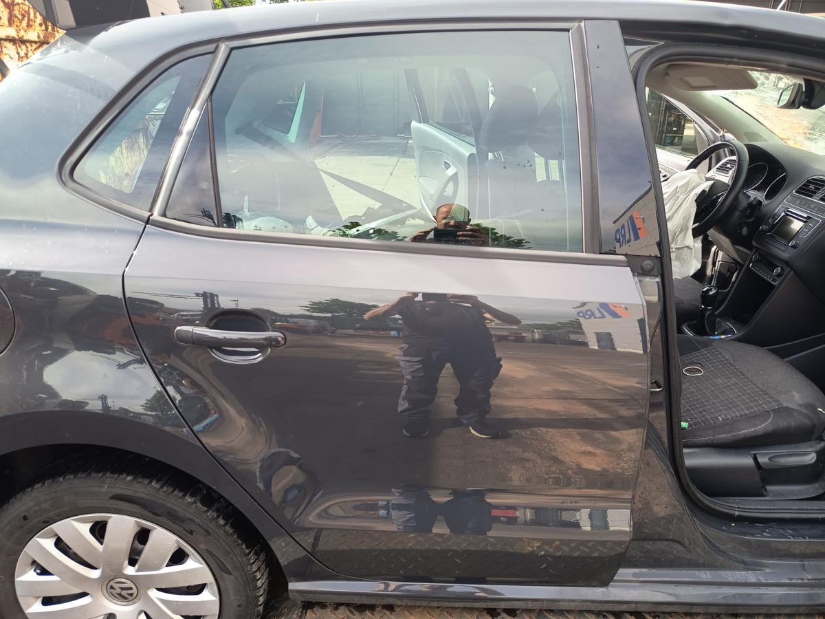 VW Polo V 6C original T&uuml;r hinten rechts Fond Rohbau I7F Uranograu Bj 2014