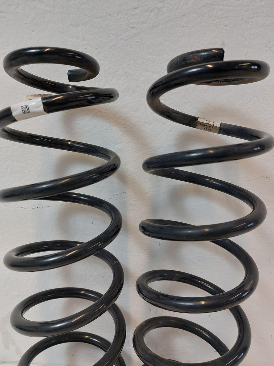 VW Golf 8 VIII CD Variant Satz Hinterachsfedern Federn hinten Kombi nicht Allrad